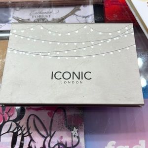 Iconic London face pallete